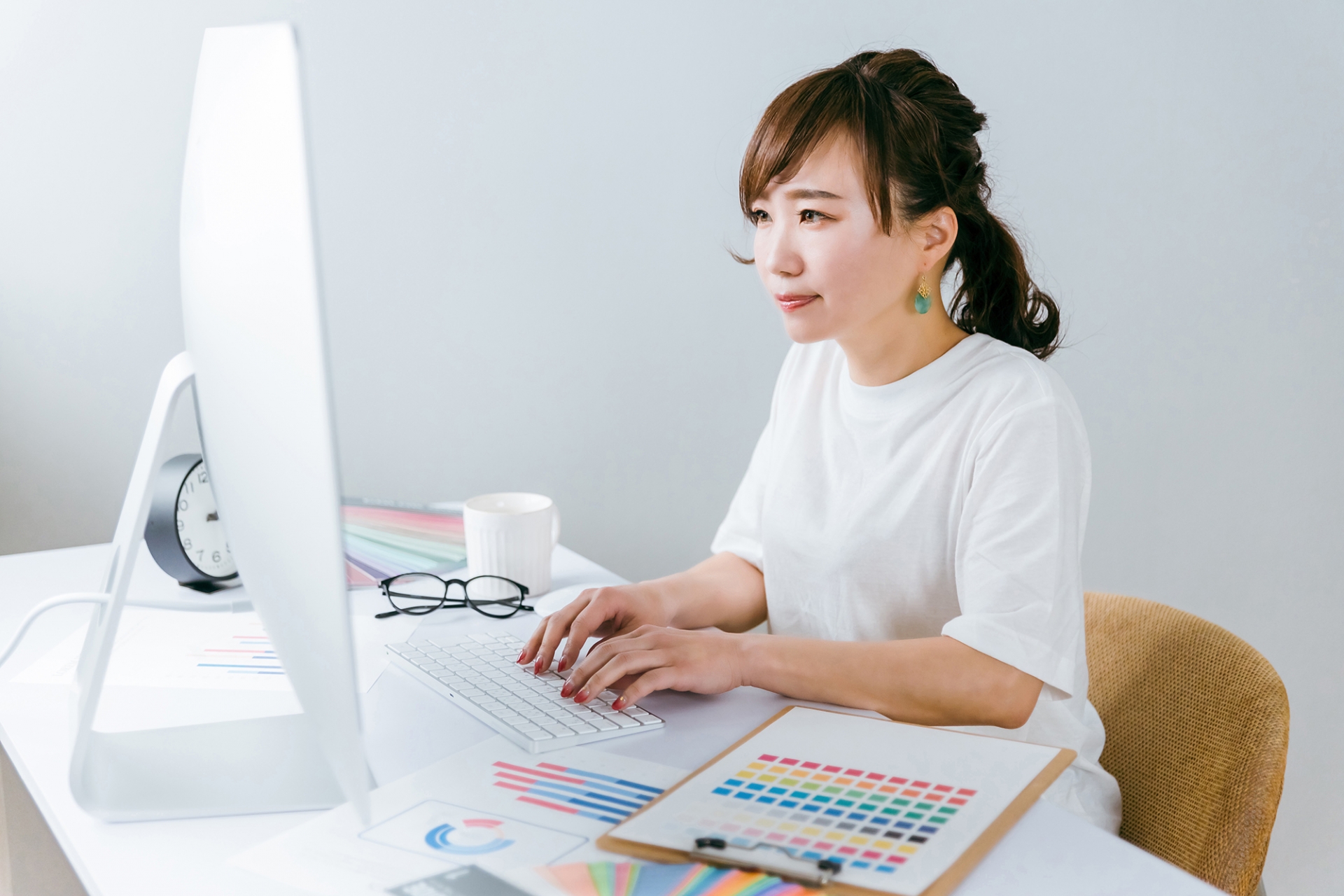 オンラインアシスタントでデザイン業務はどこまでできる？依頼できる作業とスキルを解説